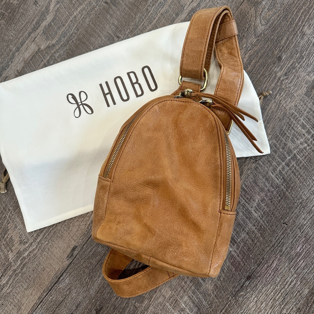 HOBO Fern Sling in Buffed Leather Whiskey